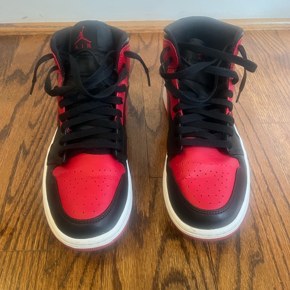 Jordan 1 Mid Size Mens 9
